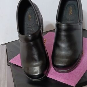 Black Leather Mules with Rounded Toe and Raised Heel